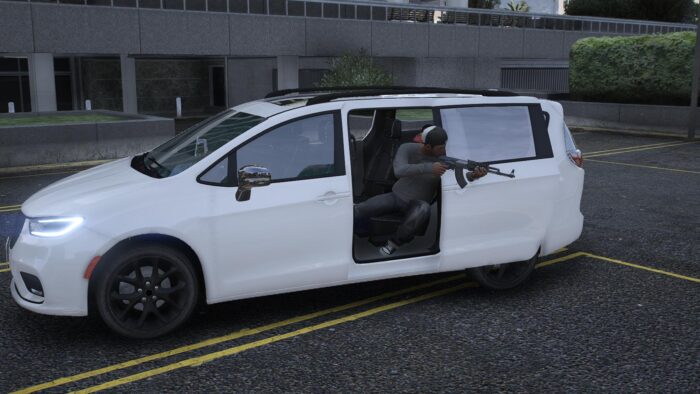 digitallatvia_8_43fa997a-21d3-473a-b4aa-3e0e96fa95bb.jpg Chrysler Pacifica S 2022 | Debadged